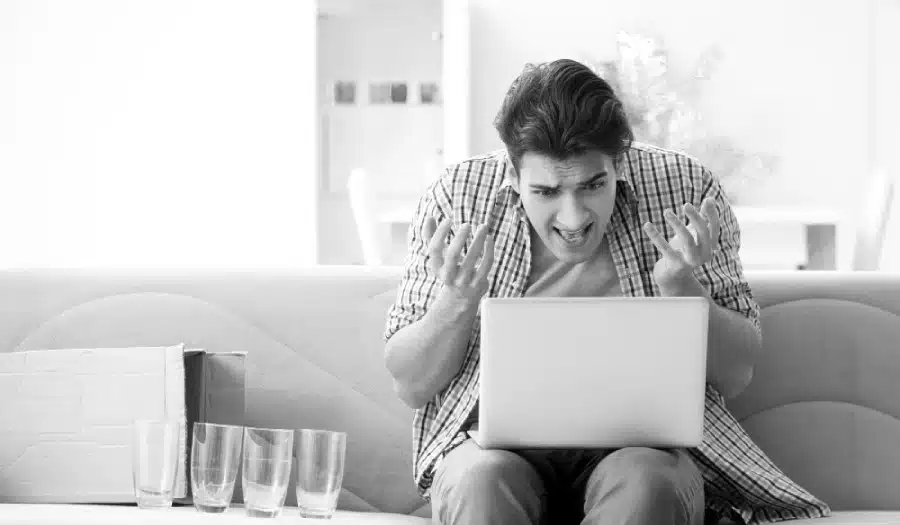 6 Ecommerce Website Mistakes That Turn People Off Buying 6 Ecommerce Website Mistakes That Turn People Off Buying