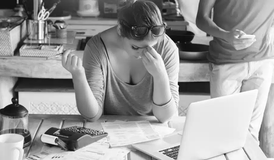 Startup Money Mistakes_ 16 Expenses That Drain Your Budget Fast (1) Startup Money Mistakes_ 16 Expenses That Drain Your Budget Fast (1)